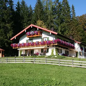 Am Waldrand Gasthof